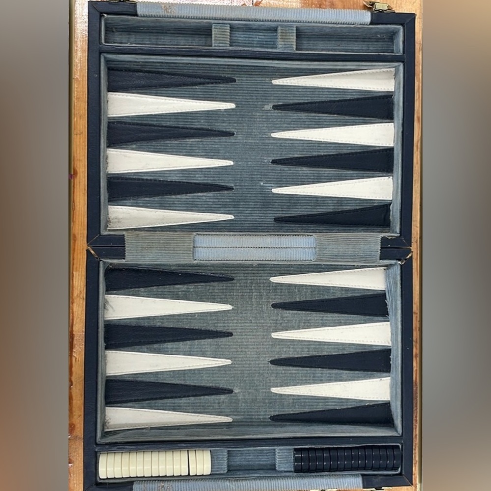 Vintage 60’s Backgammon Set Complete with Corduroy Case & instructions - Picture 6 of 11